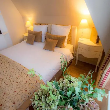 Augeval De Charme & Hotel