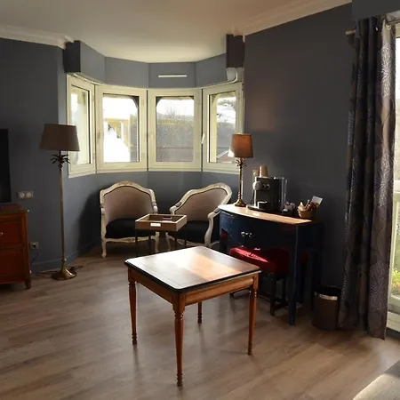 Augeval De Charme & Hotel
