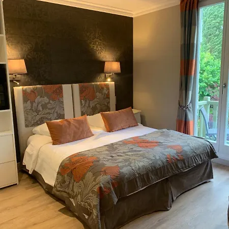 Hotel Augeval De Charme & 3*