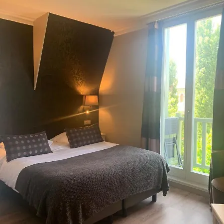 Augeval De Charme & Hotel 3*